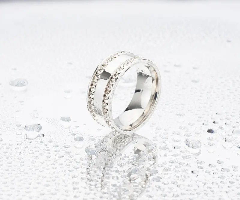Reflective jewelry
